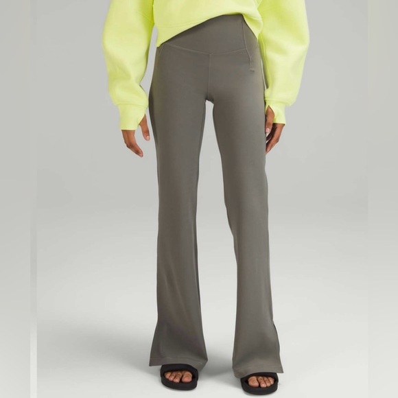 Lululemon Groove High Rise Flared Pant Size 2 NEW - Picture 1 of 8